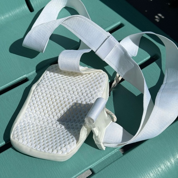 ✨Host pick✨NWOT Nike Essential Basketball White Crossbody Bag - Picture 7 of 7